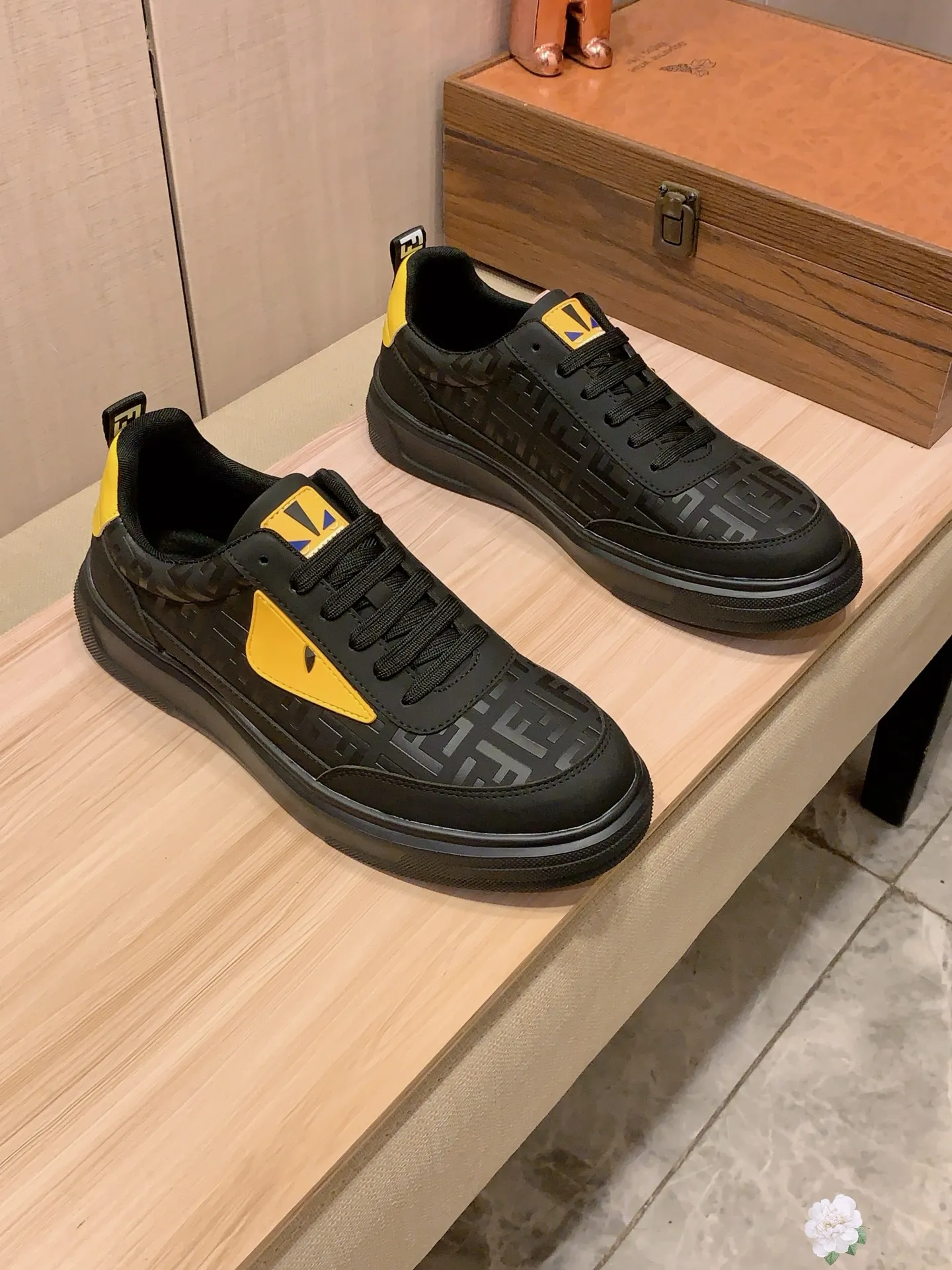 Men's men's shoes💰420💰💰🎩🎩[Lightning][Lightning] "FENDI*" latest • popular casual shoes, top brand [seduce] luxury ~ purchasing agency, top ~ quality. [Strong] The upper is made of imported breathable cowhide with fabric material ➕ Breathable sheepskin feet (•) and fine workmanship. The original stylish and stylish soft rubber wear-resistant and non-slip outsole is light and comfortable on the feet. The real thing looks better when photographed in person. 111: code: 38-44, 3️⃣ colors selected